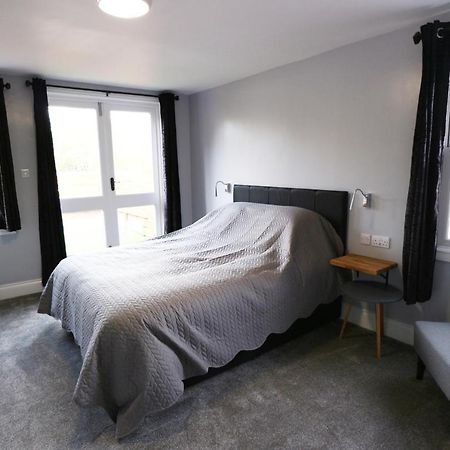 Number 33 Room Only 惠特比 外观 照片